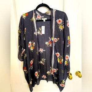NWT kimono from the Loft, Size M/L, beautiful flower print on gray material.